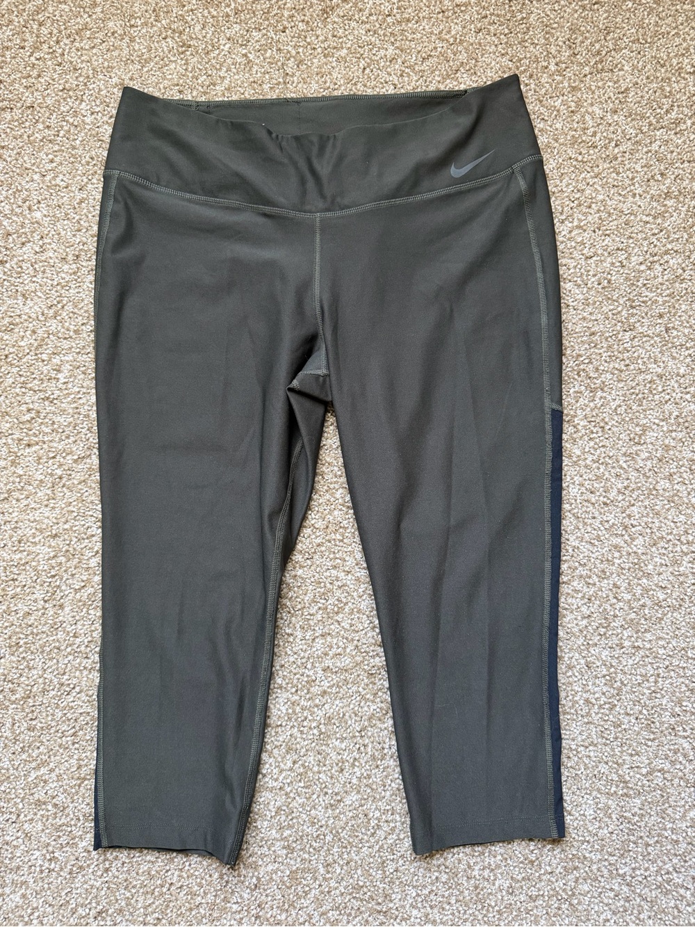 Nike Dri Fit Training Tight Fit Crop Capri